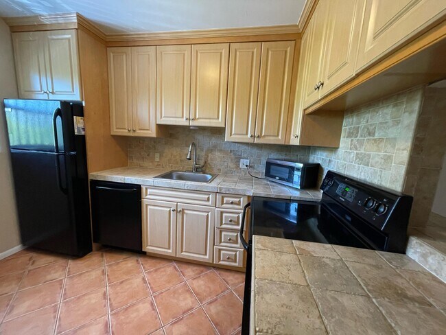 Foto del edificio - 1430 S Lakeside Dr