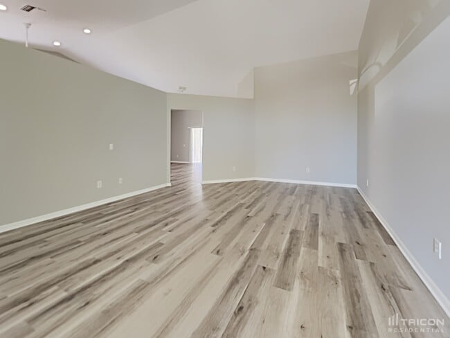 Foto del edificio - 217 Lakeway Ln