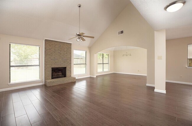 Foto del edificio - 3807 Cedar Valley Dr