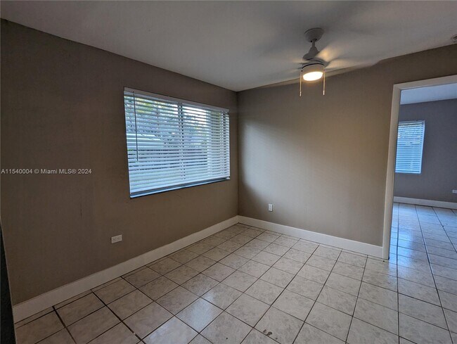 Foto del edificio - 987 NE 131st St