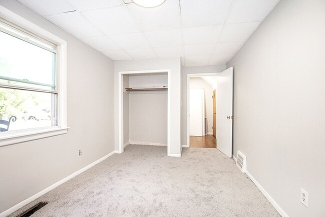Building Photo - THREE BEDROOM SINGLE FAMILY HOME IN BEAUTI...