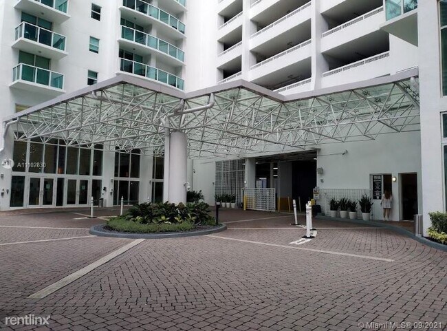 Foto del edificio - 1 br, 1 bath Condo - 41 SE 1st Street