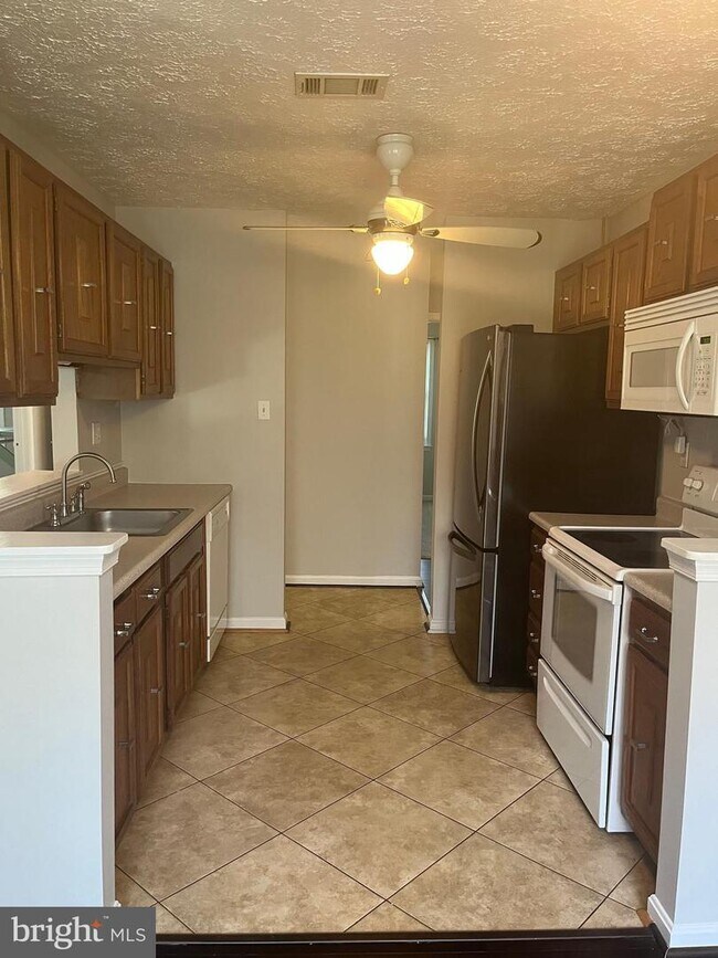 Building Photo - 2124 Duchy Ct