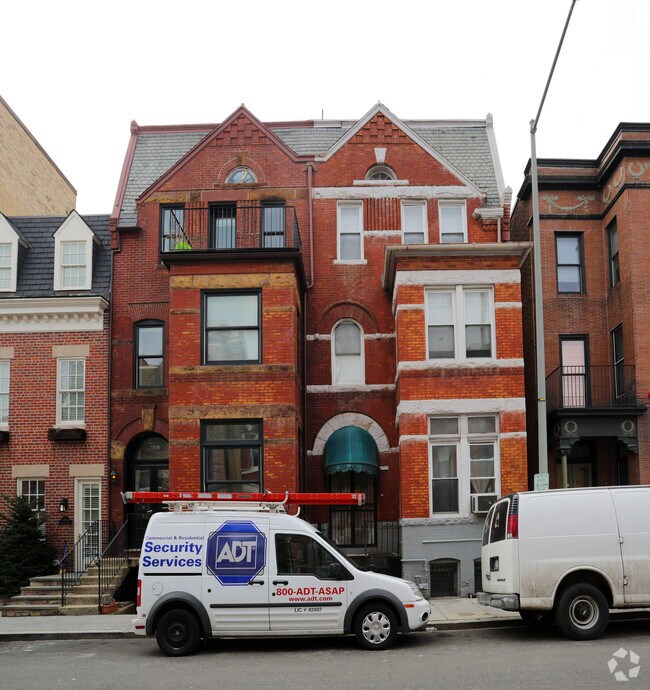 Building Photo - 1828 Swann St NW