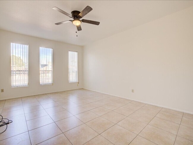 Foto del edificio - $200 OFF FIRST MONTH RENT!!