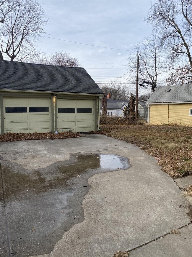 Building Photo - 7224 Highland Ave
