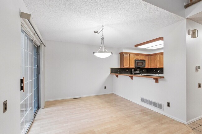 Building Photo - 9998 Grove St