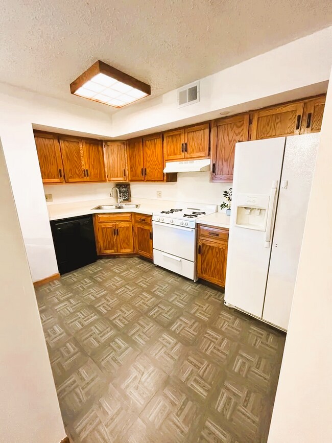 Cocina - 884 N Prairie Ave