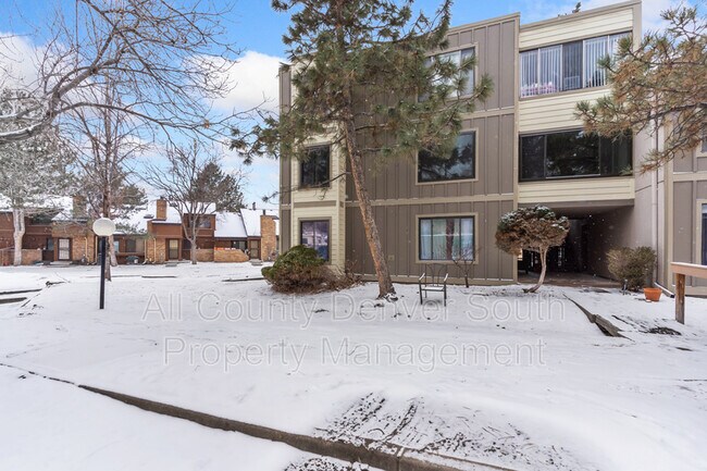 Building Photo - 2525 S Dayton Way