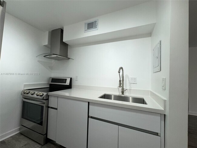 Building Photo - 10400 SW 108th Ave