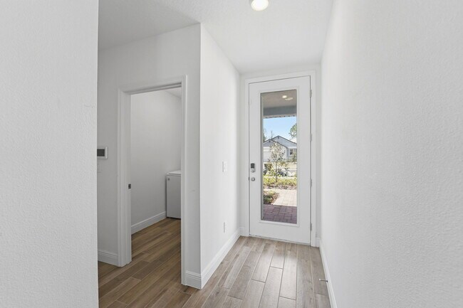 Foto del edificio - 205 Links Ter Blvd