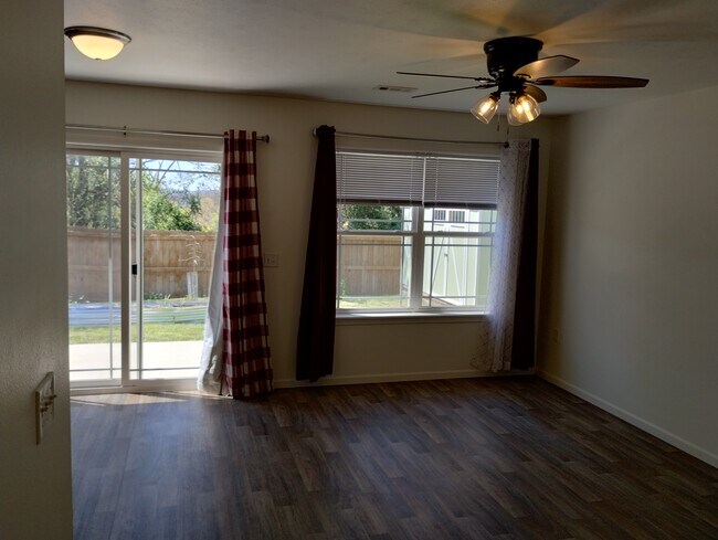 Foto del edificio - 170 Pin Oak Ct