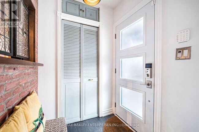 Photo du bâtiment - 32 Seventh St