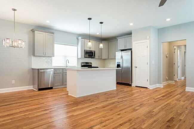 Foto del edificio - Stunning 3BD, 2.5BA Downtown Raleigh Home with a Fenced Yard