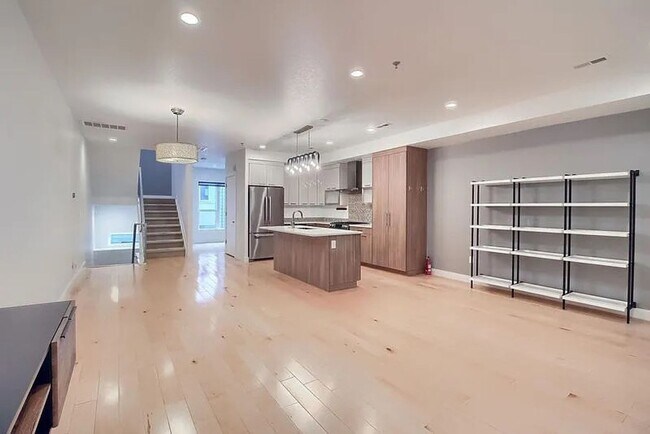 Building Photo - Gorgeous LoHi Townhome!!