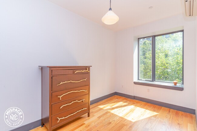 Foto del edificio - 294 Grove St