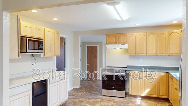 Building Photo - 212 Karr Rd