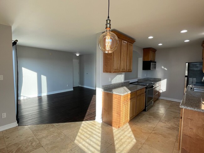 Building Photo - Beautiful Remodeled Condo In North Park w/...