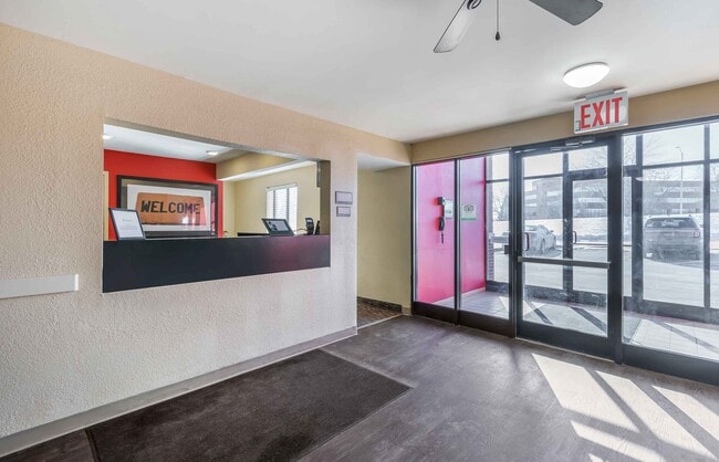 Building Photo - Furnished Studio-Des Moines - West Des Moines