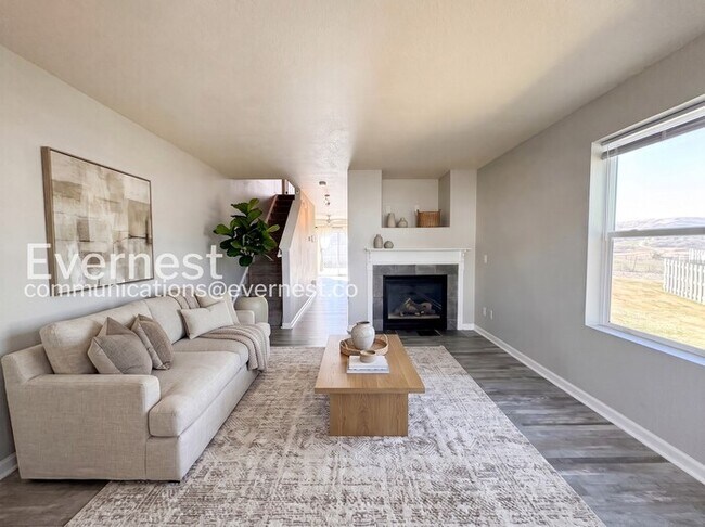 Foto del edificio - 2 Bed/1.5 Bath Townhome with Fenced Yard & Carport / Available Soon!