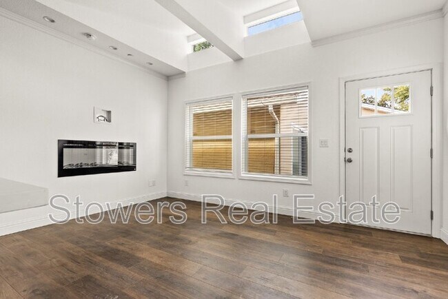 Foto del edificio - 144 Larkwood Cir