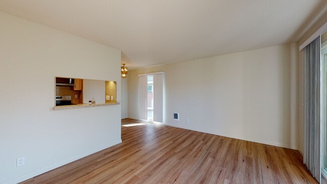 Building Photo - 950 Chula Vista Ave