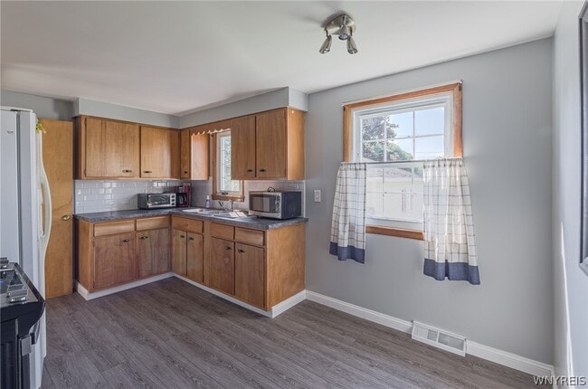 Building Photo - 279 Irvington Dr