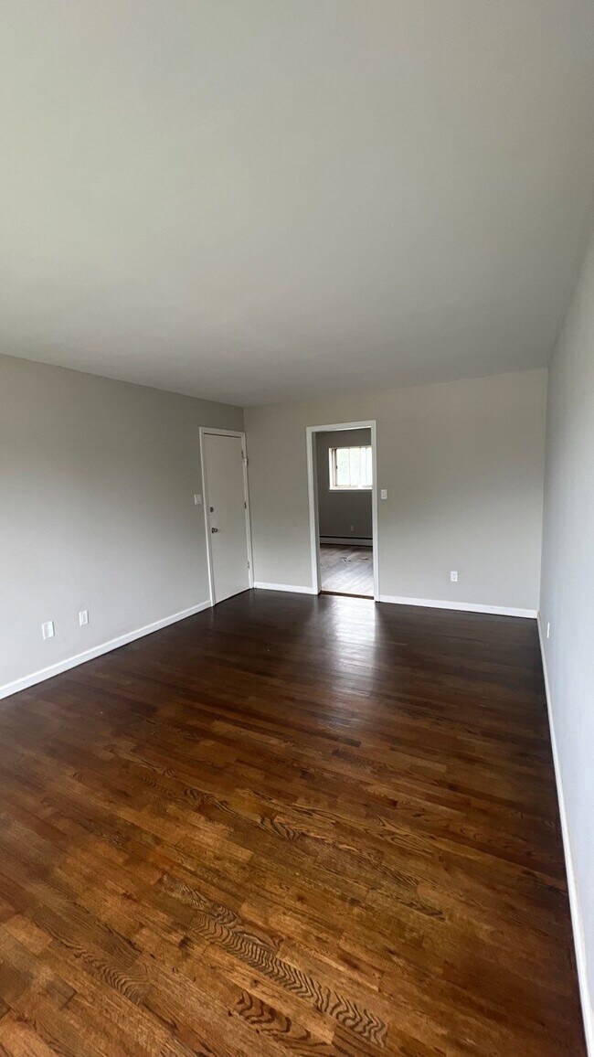 Foto del edificio - 241 Creek Rd