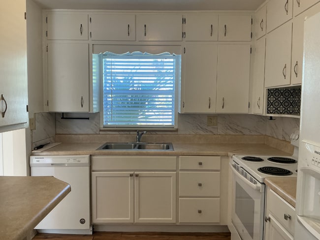 Building Photo - Spacious 3-Bed Home in Cleveland Heights