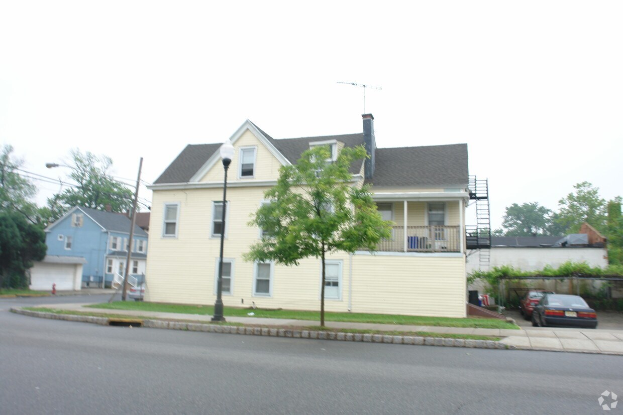 Building Photo - 435 Washington St