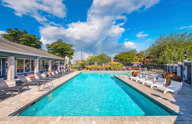 Building Photo - MAA Township