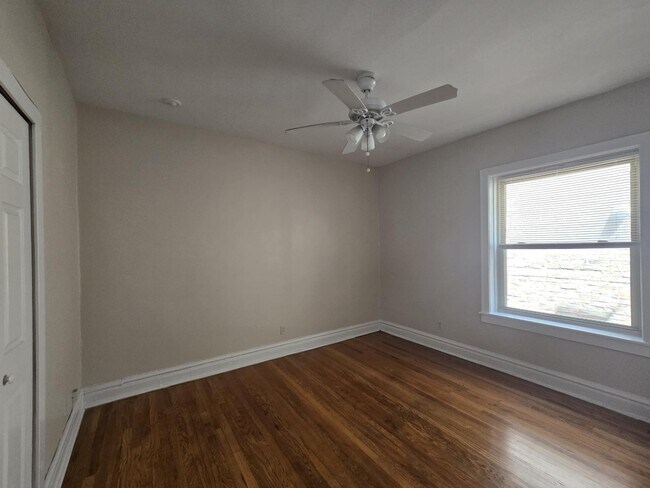 Building Photo - 908 Reba Pl
