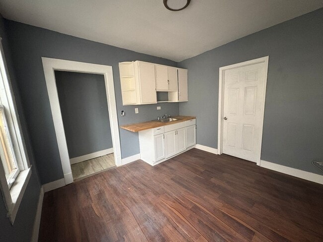 Building Photo - 2117 Halstead Ave
