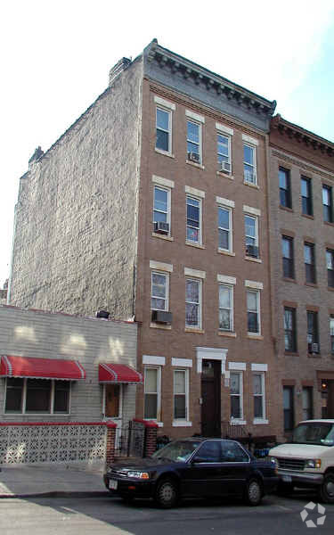Building Photo - 346 21st St