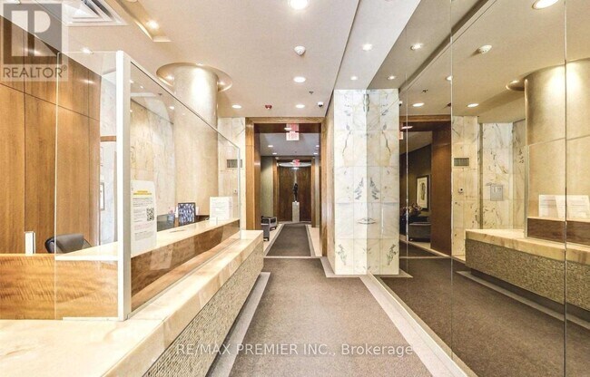 Photo du bâtiment - 736 Spadina Ave.