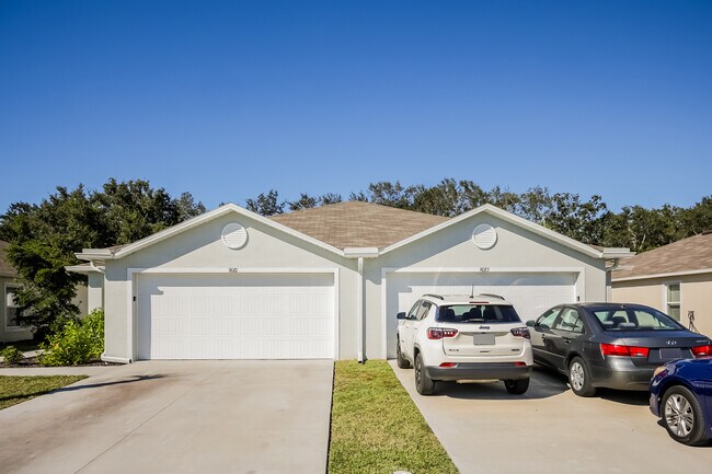 Foto del edificio - 9081 Aegean Cir, Lehigh Acres, FL