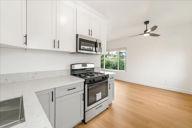 Building Photo - Beautifully Renovated Two Bedroom Manhatta...