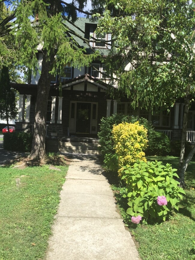 Building Photo - 175 N Lansdowne Ave