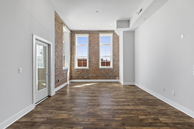 Building Photo - 6200 Hudson Ave