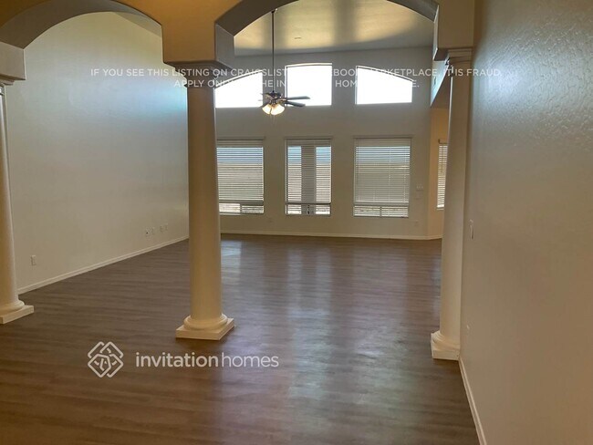 Building Photo - 8620 S 10th Ln