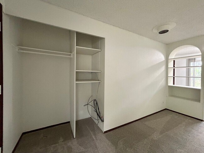 Foto del edificio - Bright and Open 3 Bed, 1 Bath House!