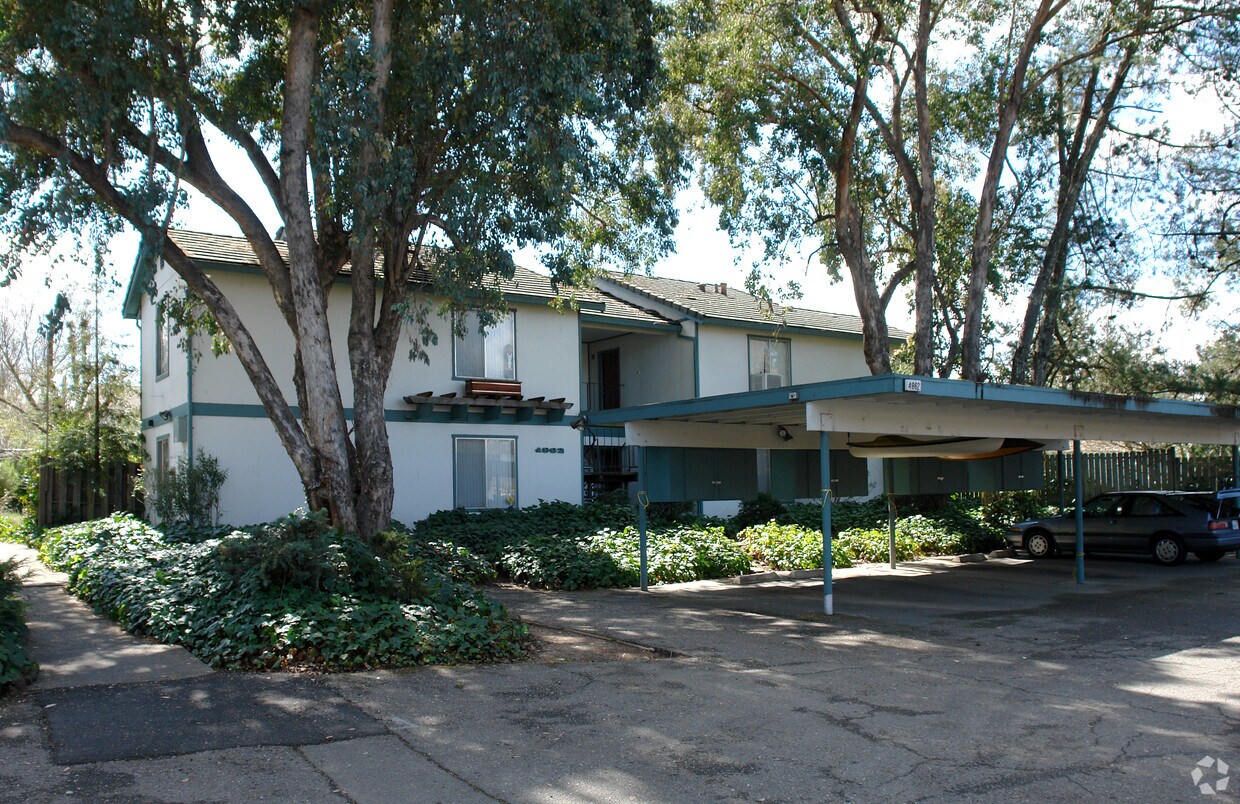 Primary Photo - 4962 School St