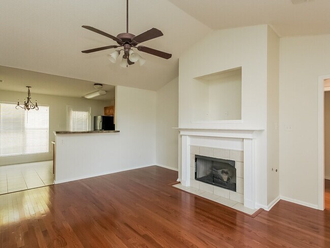 Foto del edificio - 6876 White Hawk Ln