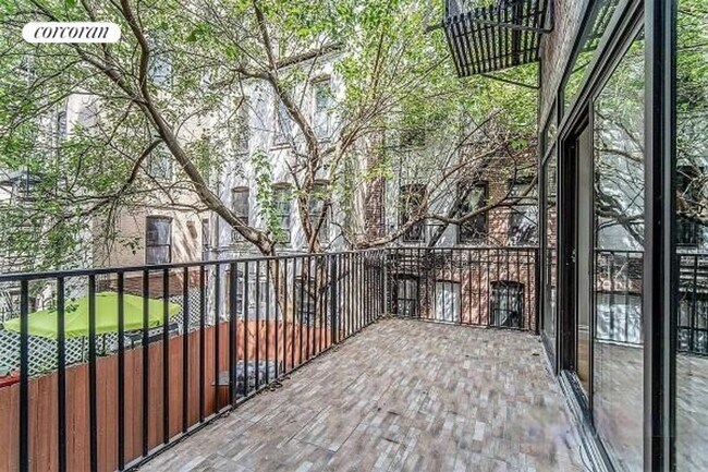 Building Photo - 14 E 21st St
