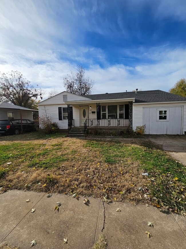 Building Photo - 3 Bedroom House Available in OKC