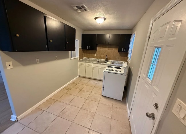 Building Photo - 3521 Dundale Rd