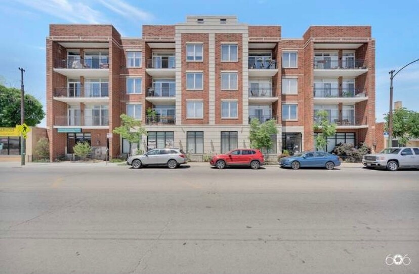 Foto principal - 6444 W Belmont Ave
