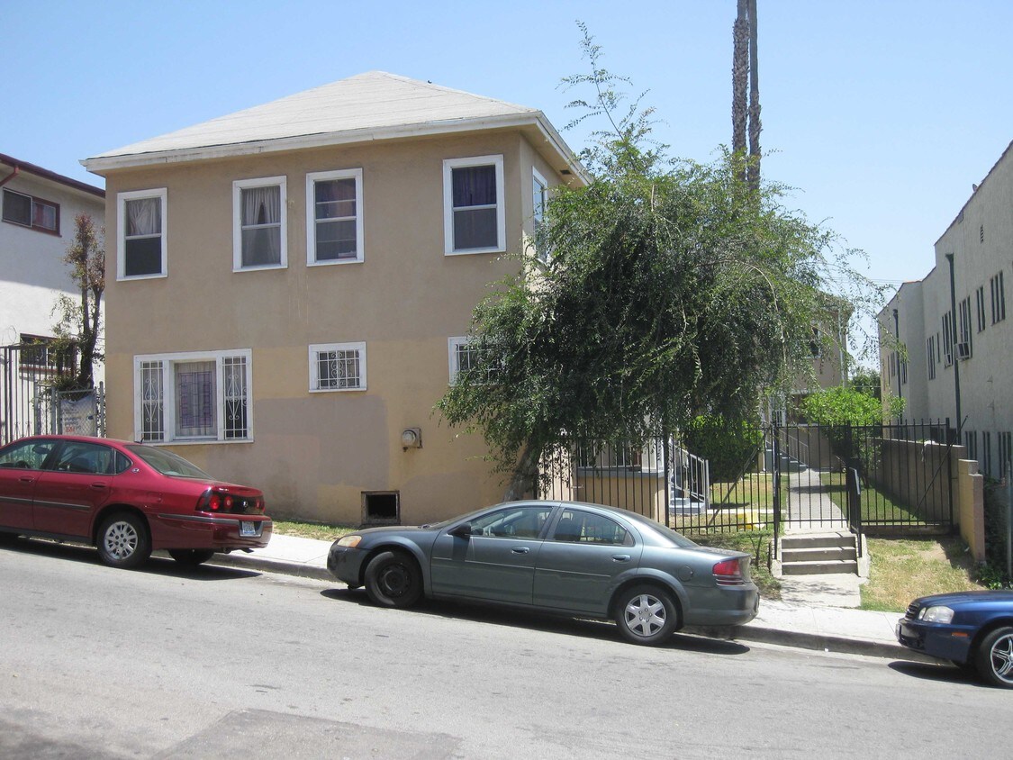 Building Photo - 2640 S Manhattan Pl