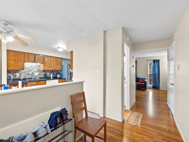 Building Photo - "Spacious 3-Bed Townhouse with 3.5 Baths i...