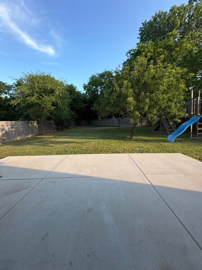 Foto del edificio - 804 Creekside Dr